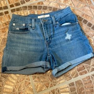 Levis mid length shorts size 24